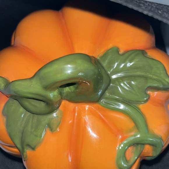 Jack-o-lantern with lid 7” tall - Picture 7 of 10